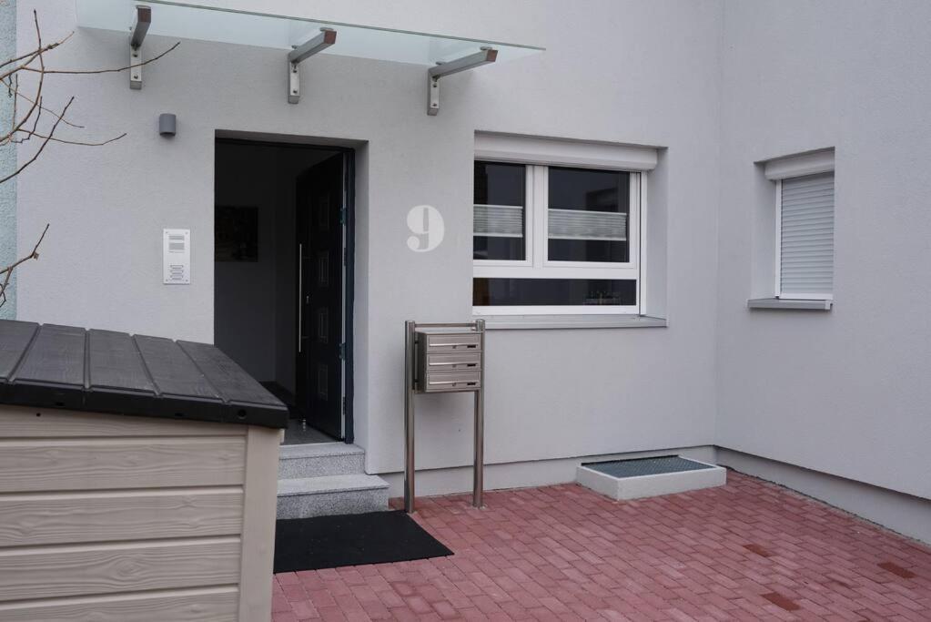 1 Zimmer Wohnung Dg Mit Klimaanlage Und Kleinen Balkon Oedheim Bagian luar foto