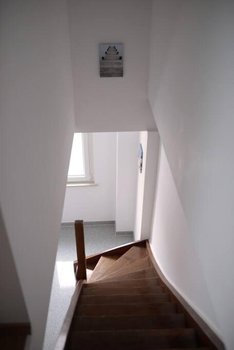 1 Zimmer Wohnung Dg Mit Klimaanlage Und Kleinen Balkon Oedheim Bagian luar foto