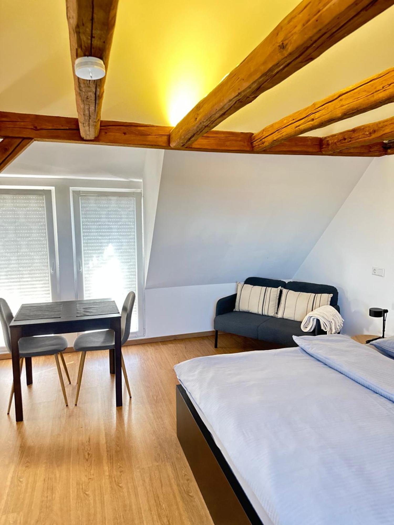 1 Zimmer Wohnung Dg Mit Klimaanlage Und Kleinen Balkon Oedheim Bagian luar foto